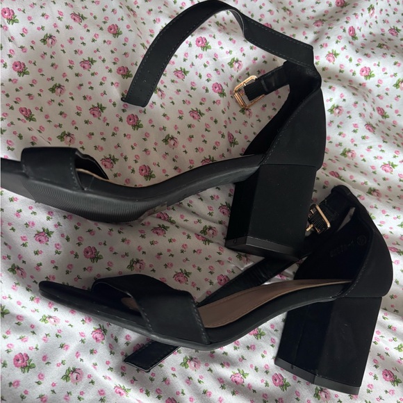 black basic high heels - Picture 2 of 5